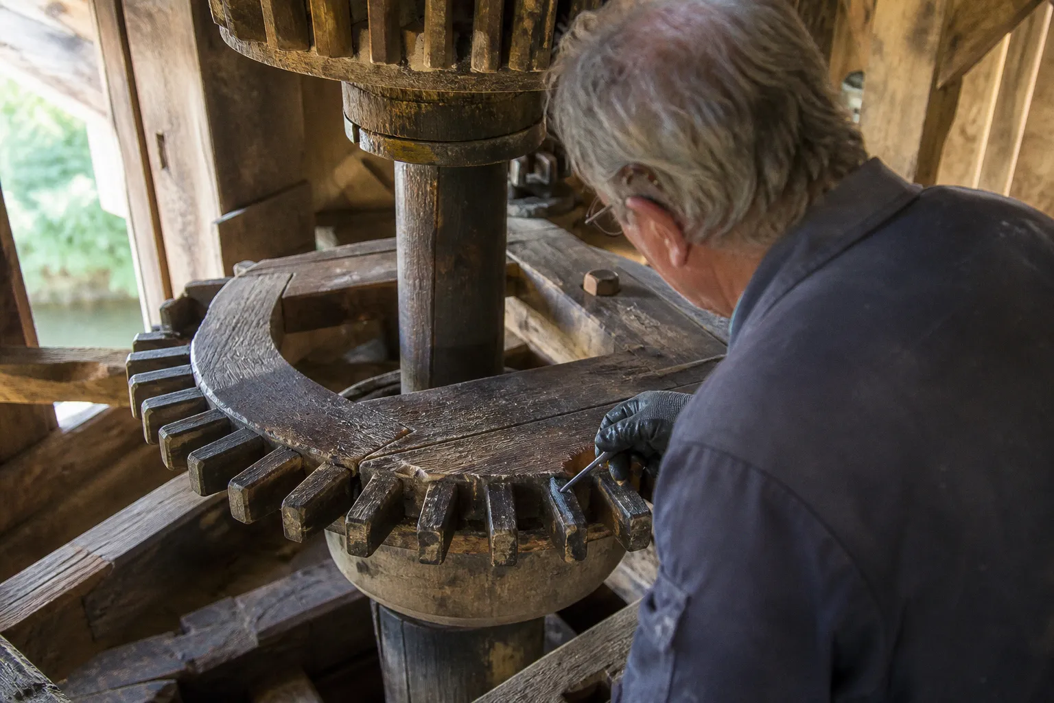 Grincement des engrenages en bois : la solution rapide